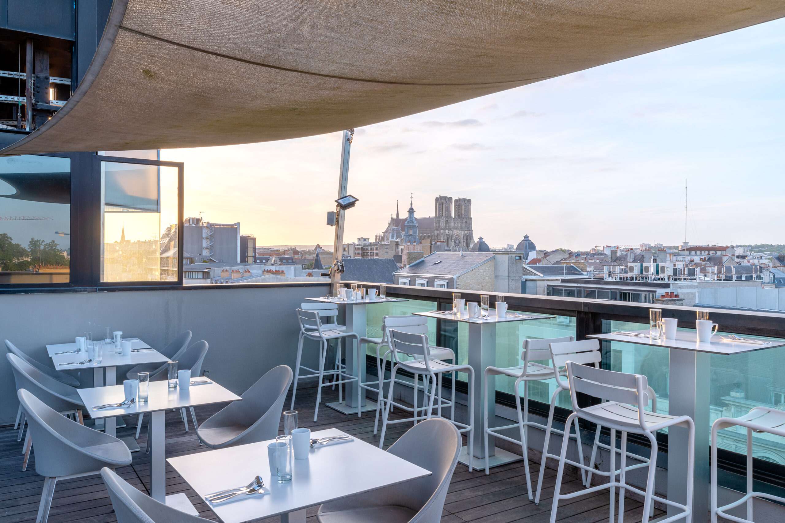 https://club-hotelier-reims.com/wp-content/uploads/2023/09/Il-Duomo-Terrasse-3-scaled.jpg